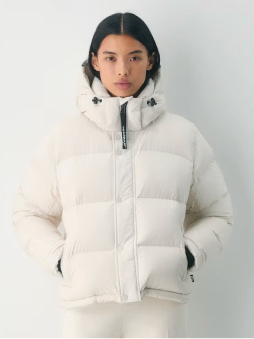 Aritzia TNA The Super Puff Shorty White Size Small